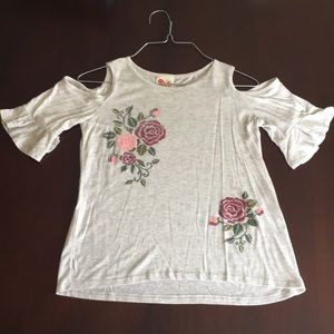 Cute Floral Top (with shoulder holes)